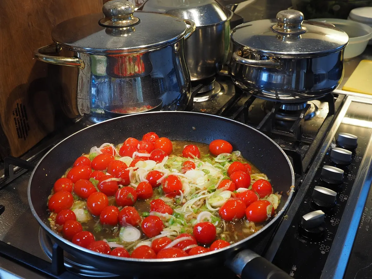 Common Kitchen Fire Mistakes in UK Rented Flats and How to Avoid Them